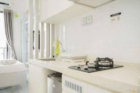 Homey and Warm Studio at Sky House BSD Apartment By Travelio